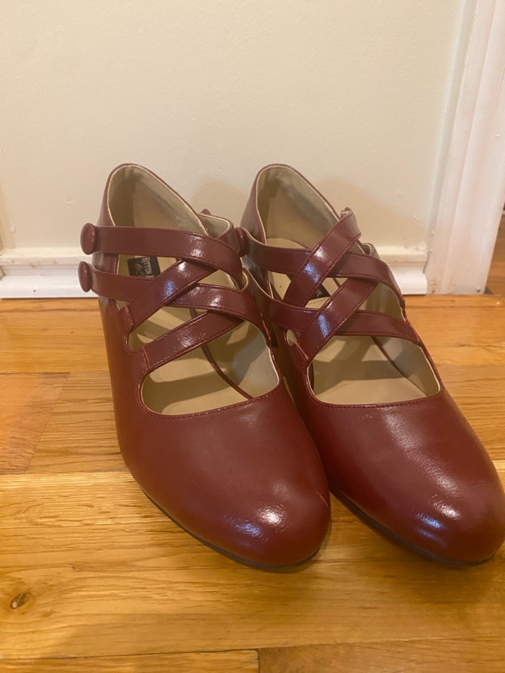 Kitten D’ Amour Vintage style Pumps in Burgundy